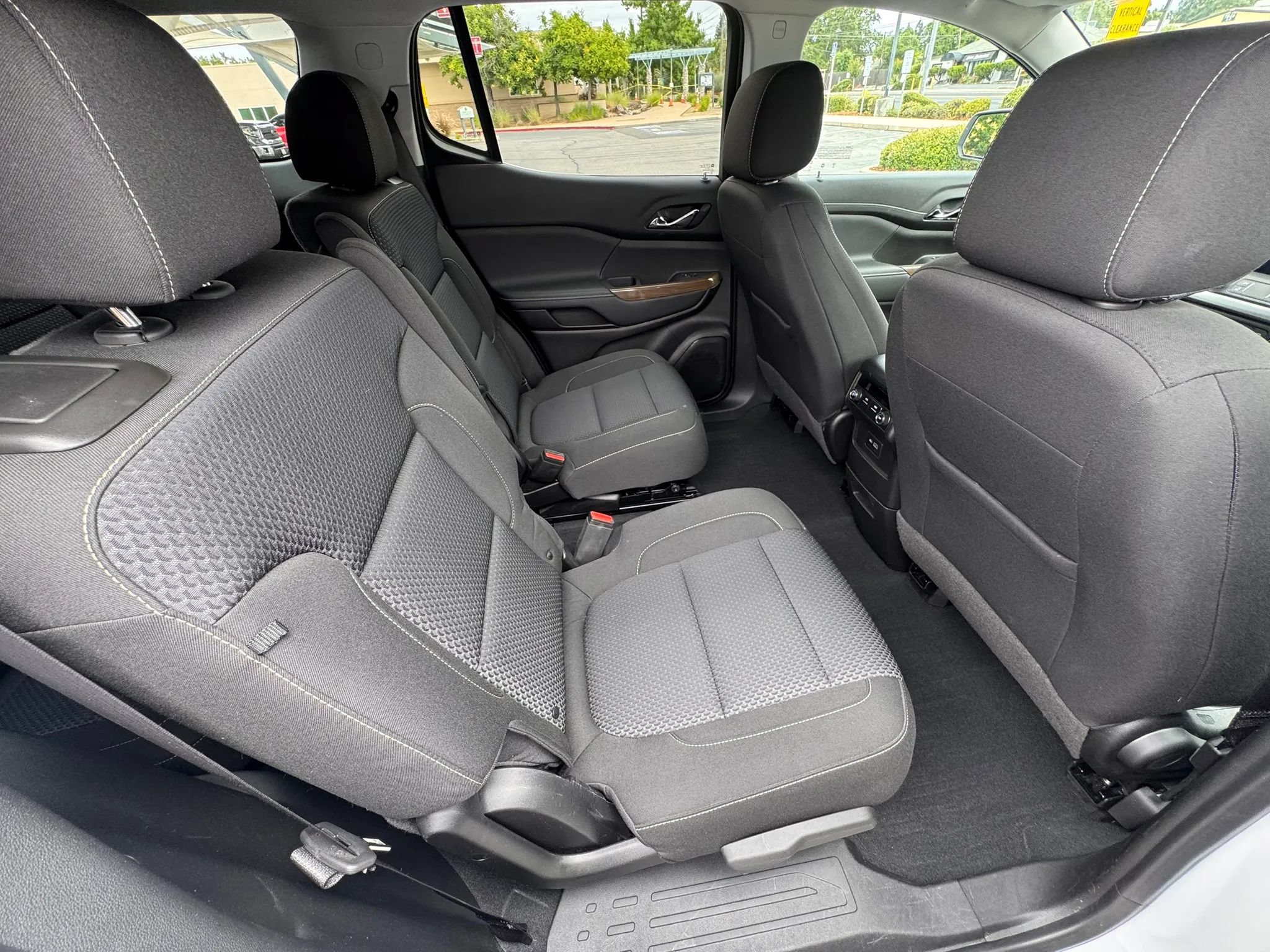 Used 2022 GMC Acadia SLE FWD image 14