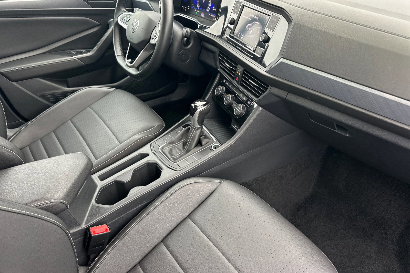 Used 2024 Volkswagen Jetta SE image 15