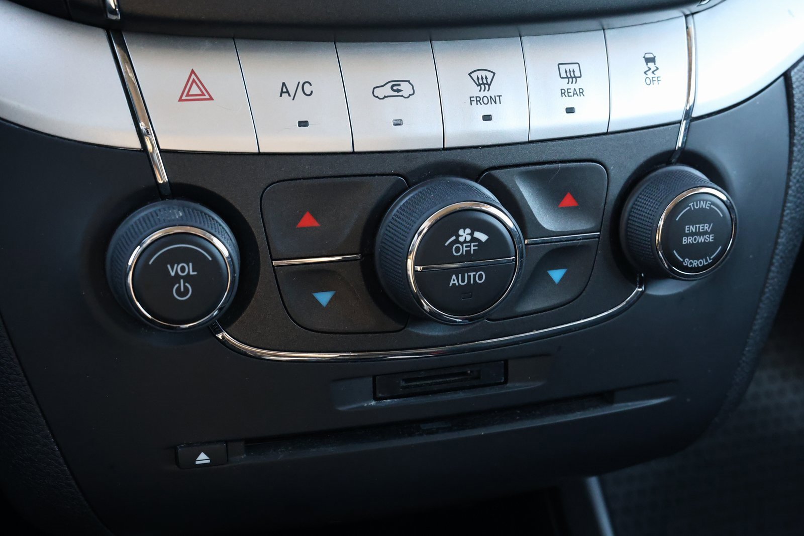 Used 2015 Dodge Journey R/T w/ Flexible Seating Group image 22