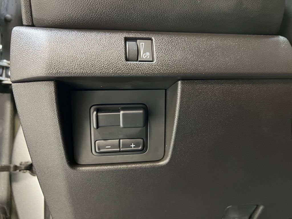 Used 2024 Chevrolet Colorado LT w/ LT Convenience Package RWD image 18