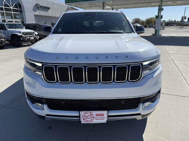 Used 2023 Jeep Wagoneer L Series II AWD/4WD image 3