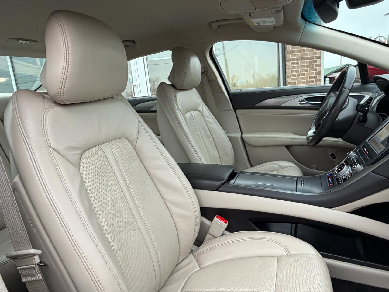 Used 2017 Lincoln MKZ Reserve w/ Climate Package image 27