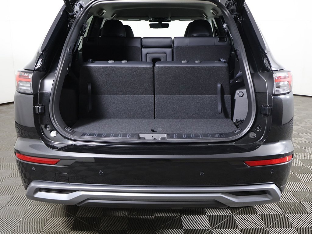 New 2025 Mitsubishi Outlander SE image 18