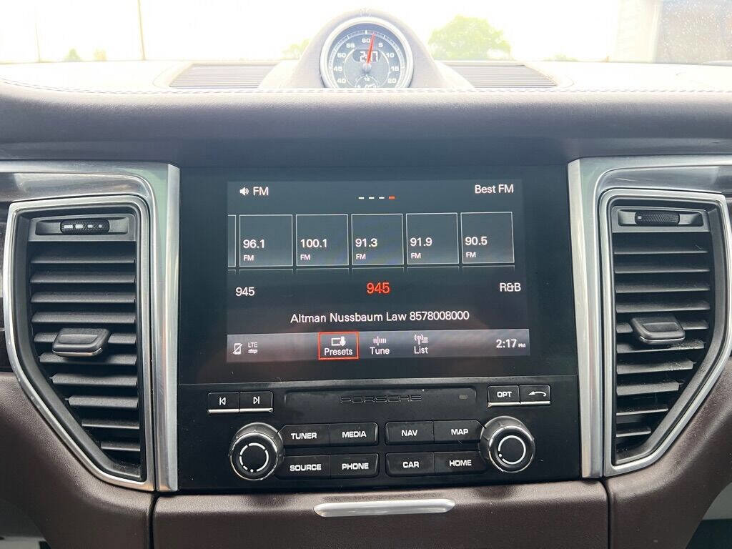 Used 2017 Porsche Macan Turbo image 24