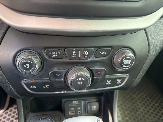 Used 2015 Jeep Cherokee Trailhawk w/ Cold Weather Group image 18