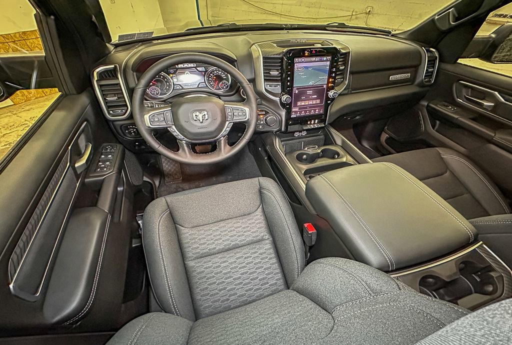 New 2026 RAM 1500 4x4 Crew Cab image 9
