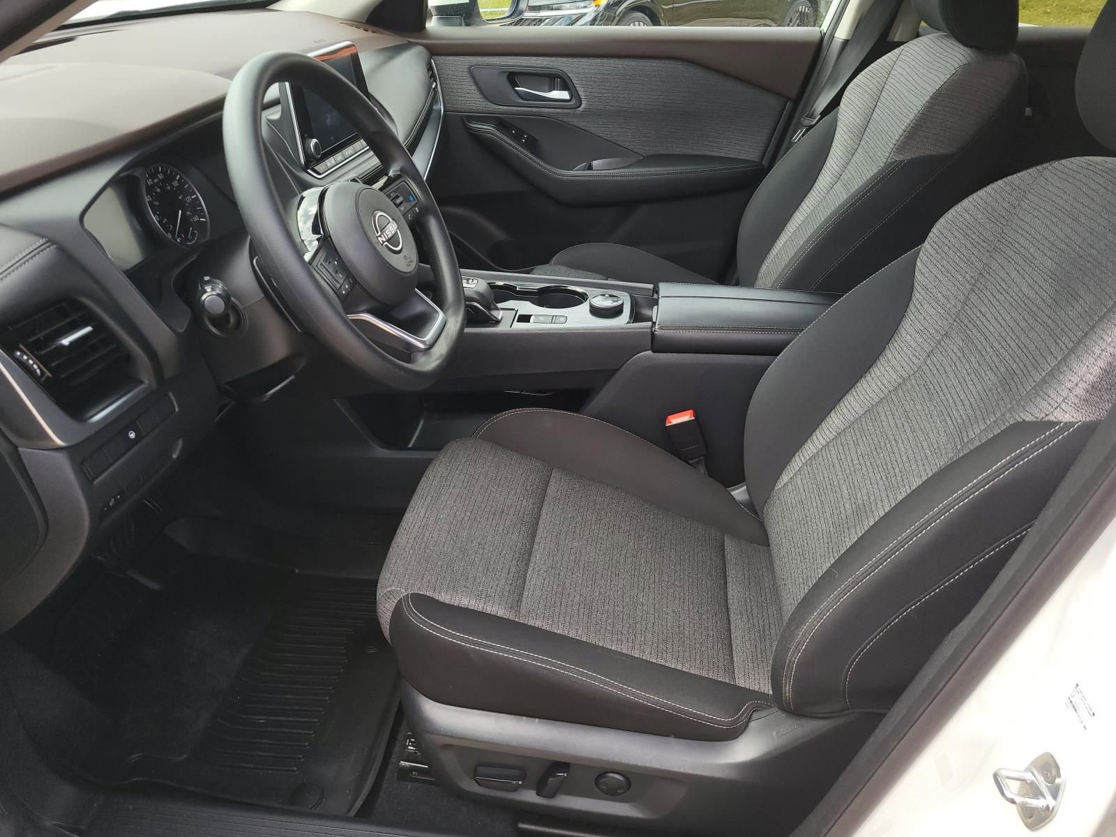 Used 2022 Nissan Rogue SV image 23