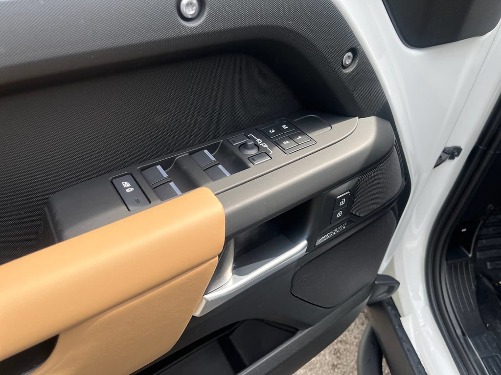 New 2026 Land Rover Defender 130 X-Dynamic SE AWD/4WD image 11