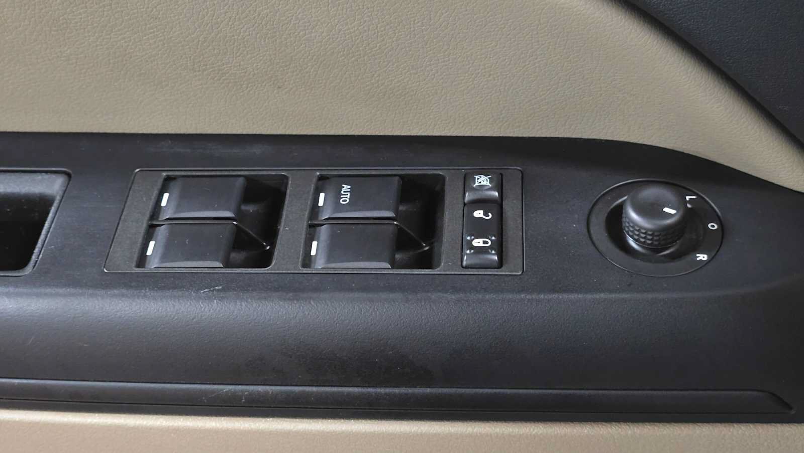 Used 2015 Jeep Patriot High Altitude AWD/4WD image 23