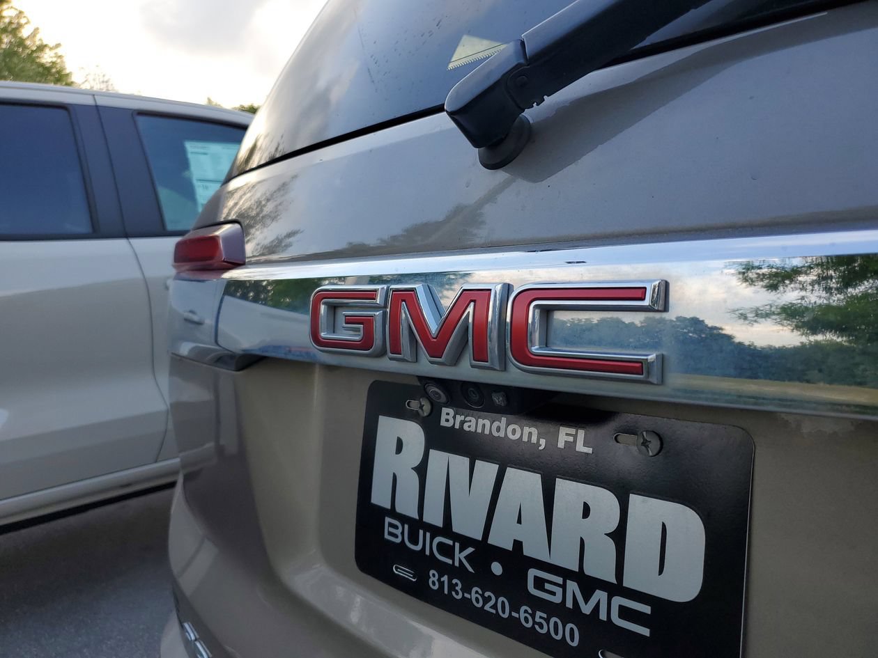 Used 2023 GMC Acadia Denali w/ Denali Technology Package FWD image 6