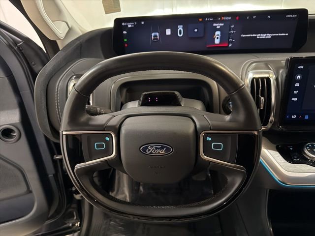 Used 2025 Ford Expedition Platinum AWD/4WD image 12