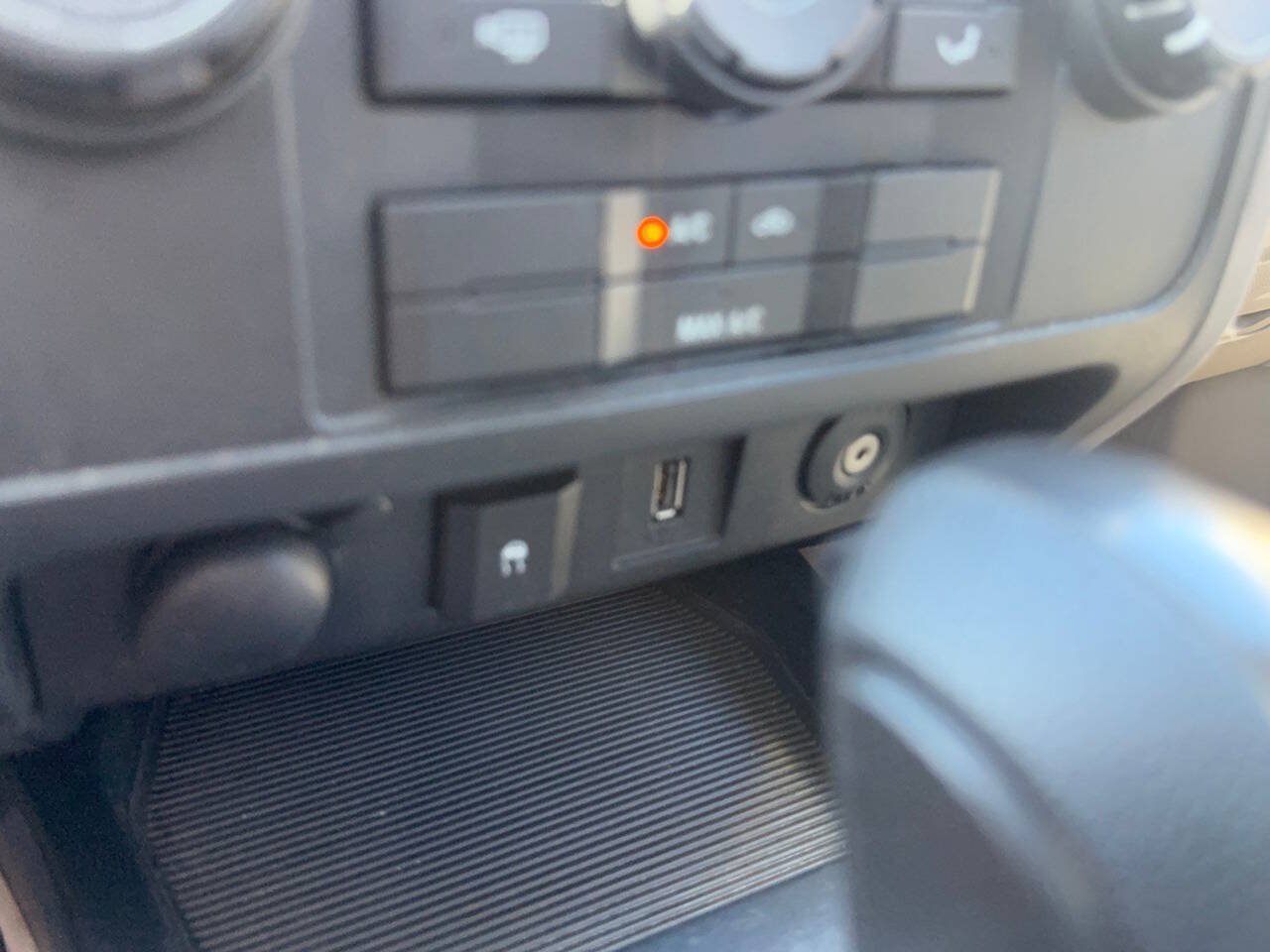 Used 2010 Ford Escape XLS FWD image 30