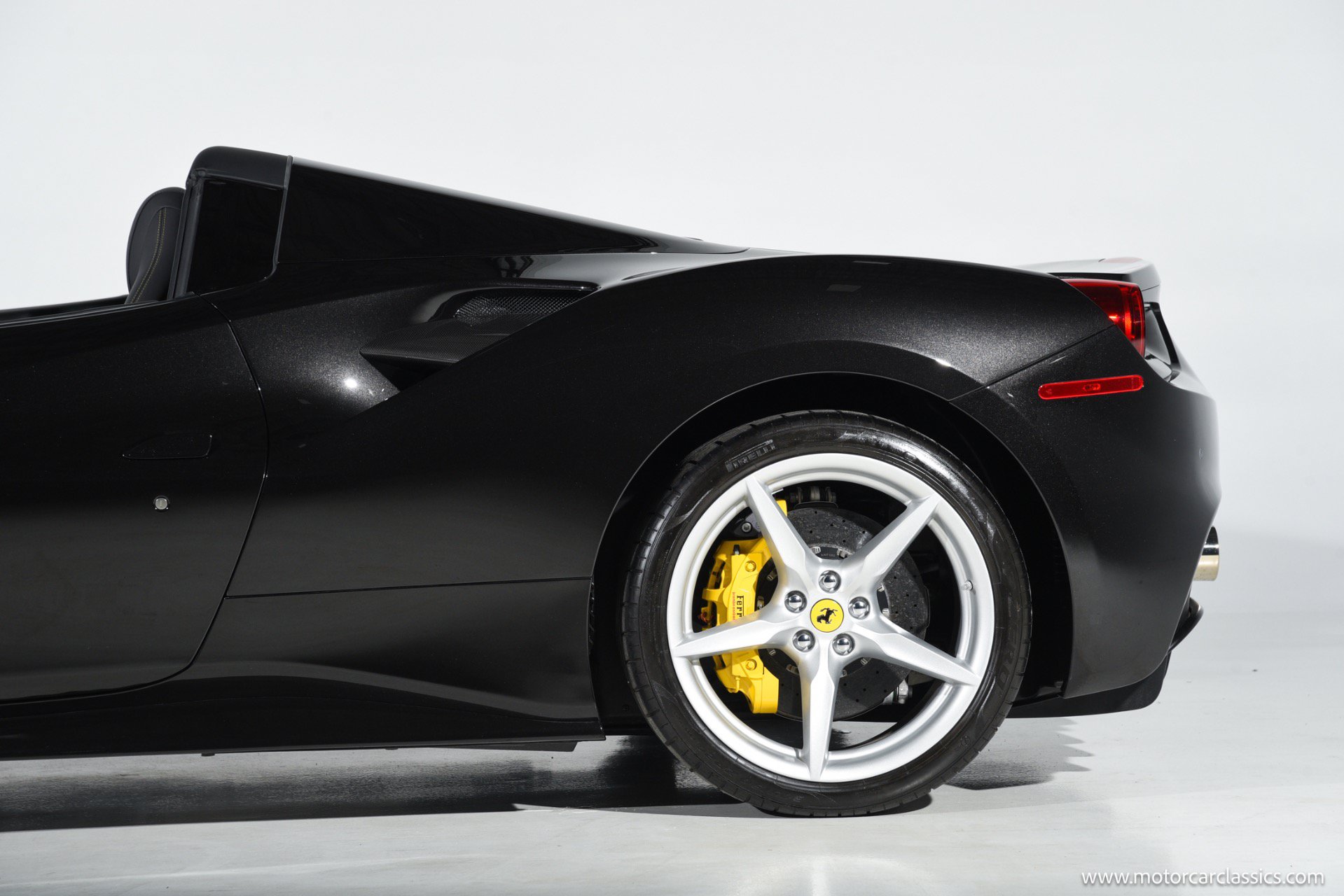 Used 2016 Ferrari 488 Spider RWD image 19