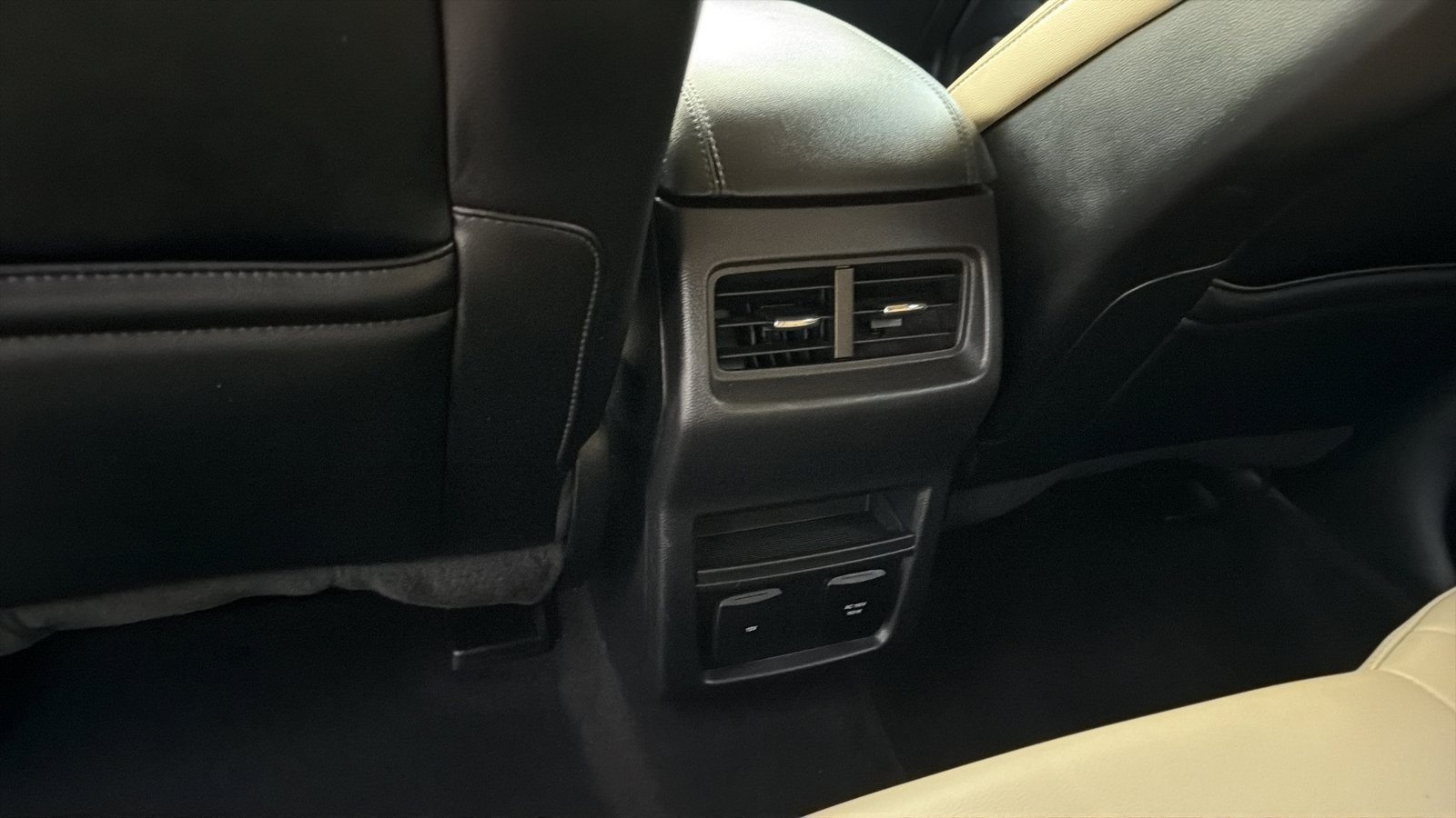 Used 2019 Ford Edge SEL w/ Equipment Group 201A FWD image 24
