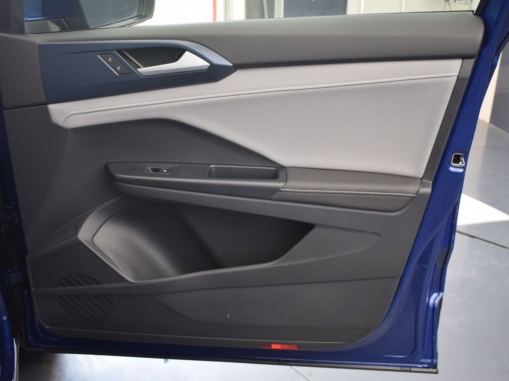 Used 2024 Volkswagen Taos SE image 14