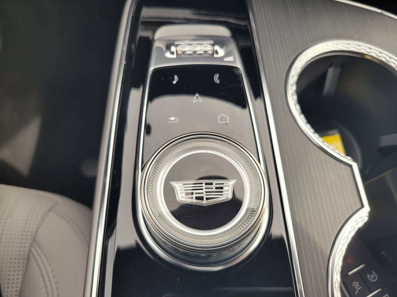 Certified 2025 Cadillac Lyriq Luxury AWD/4WD image 23