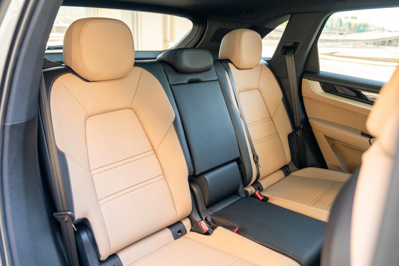 Certified 2025 Porsche Cayenne AWD/4WD image 19