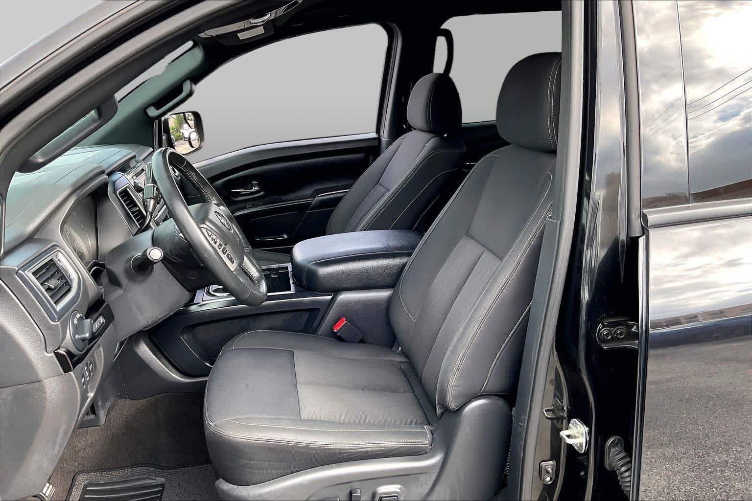 Used 2019 Nissan Titan SV w/ SV Convenience Package RWD image 8