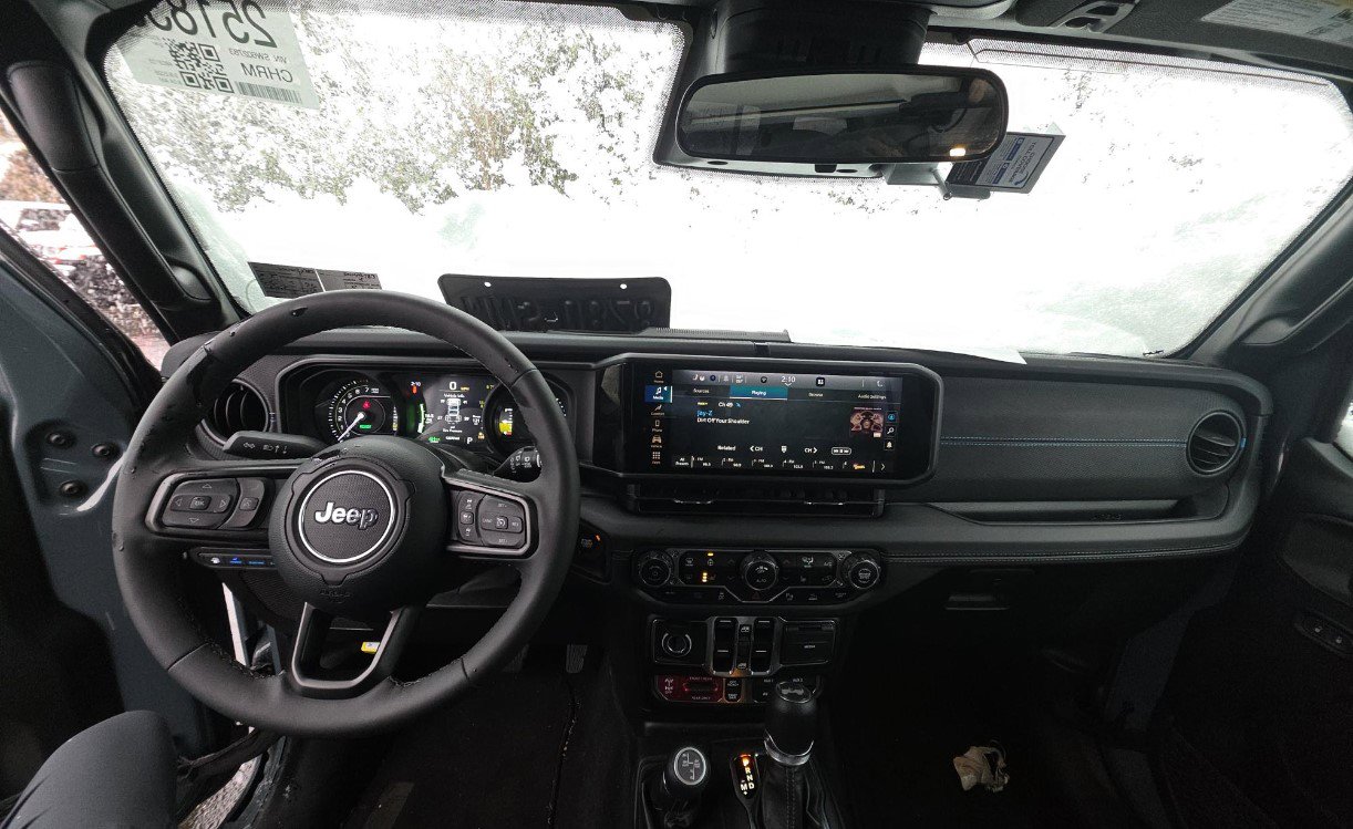 Used 2025 Jeep Wrangler Unlimited Rubicon 4xe w/ Safety Group image 9