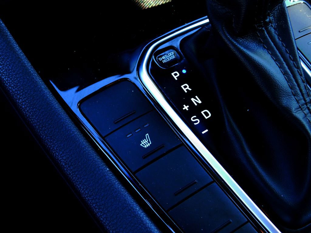 Used 2020 Hyundai Ioniq SE image 16