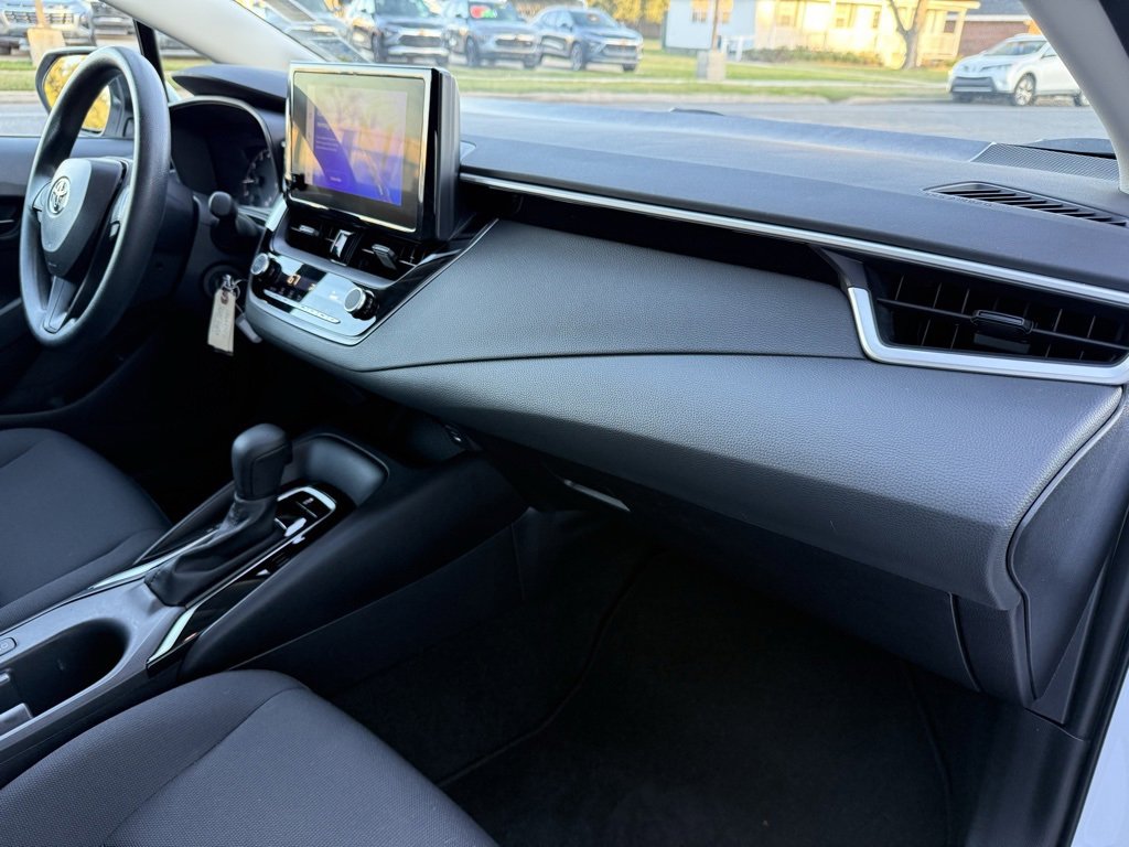 Used 2025 Toyota Corolla LE image 24