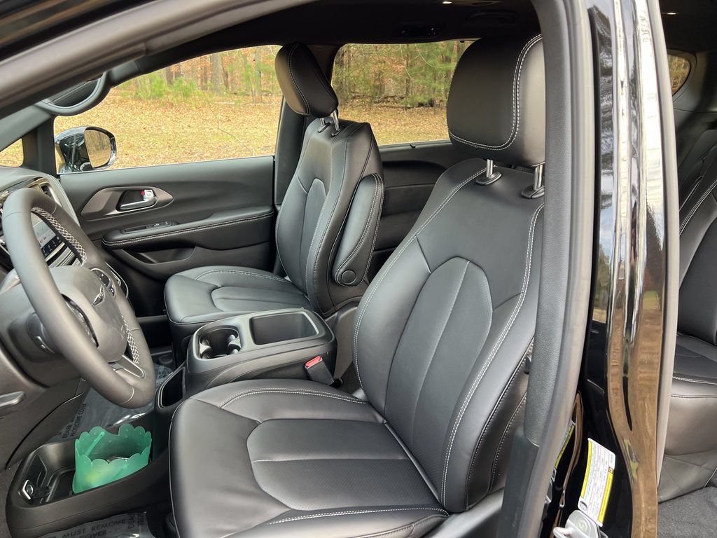 New 2026 Chrysler Pacifica Select FWD image 15