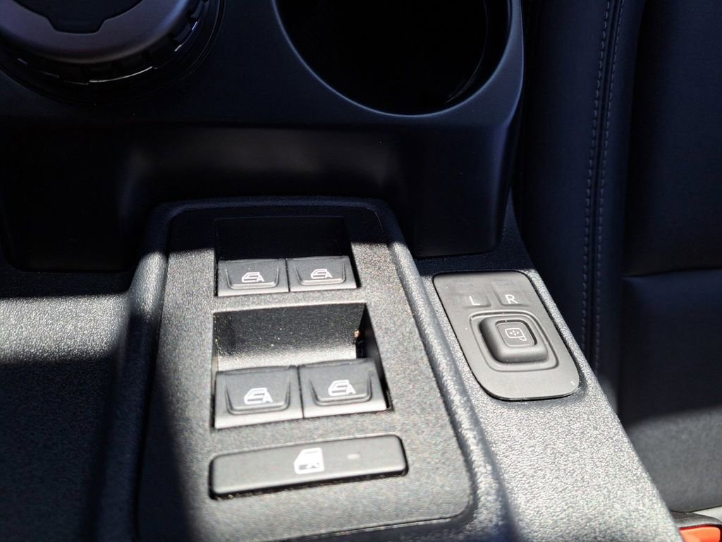 Used 2025 Ford Bronco Badlands image 31