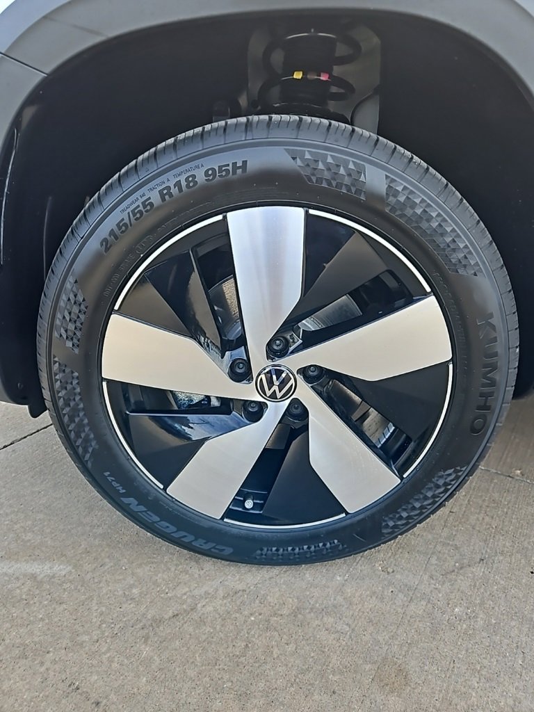 New 2026 Volkswagen Taos S image 9