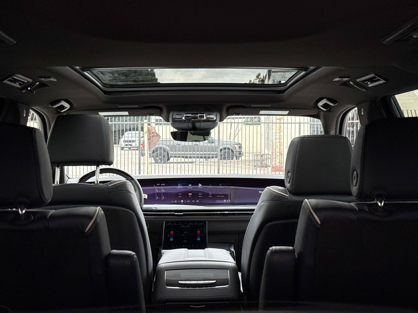 Used 2025 Cadillac Escalade ESV Sport AWD/4WD image 10