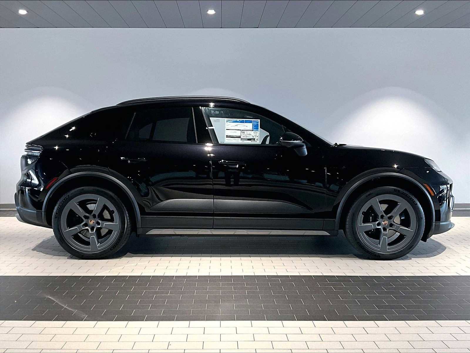 New 2026 Porsche Macan 4 Electric image 8