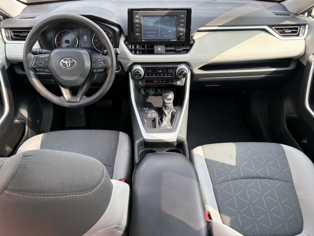 Used 2020 Toyota RAV4 XLE w/ Convenience Package FWD image 2