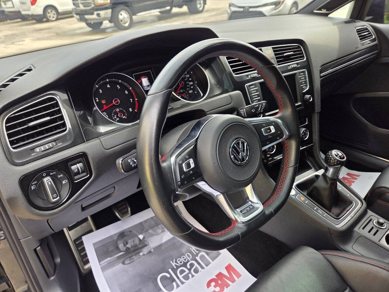 Used 2017 Volkswagen GTI SE FWD image 10