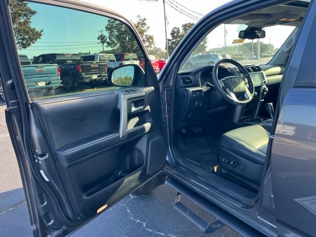 Used 2022 Toyota 4Runner SR5 Premium w/ Moonroof Package RWD image 4