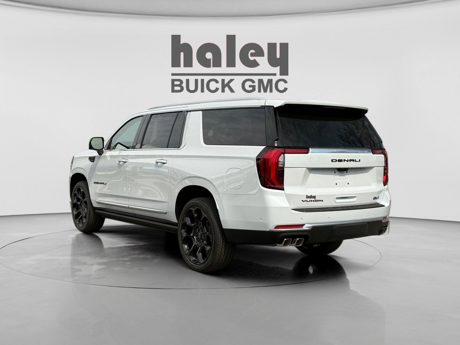 New 2026 GMC Yukon XL Denali w/ Denali Reserve Package image 3