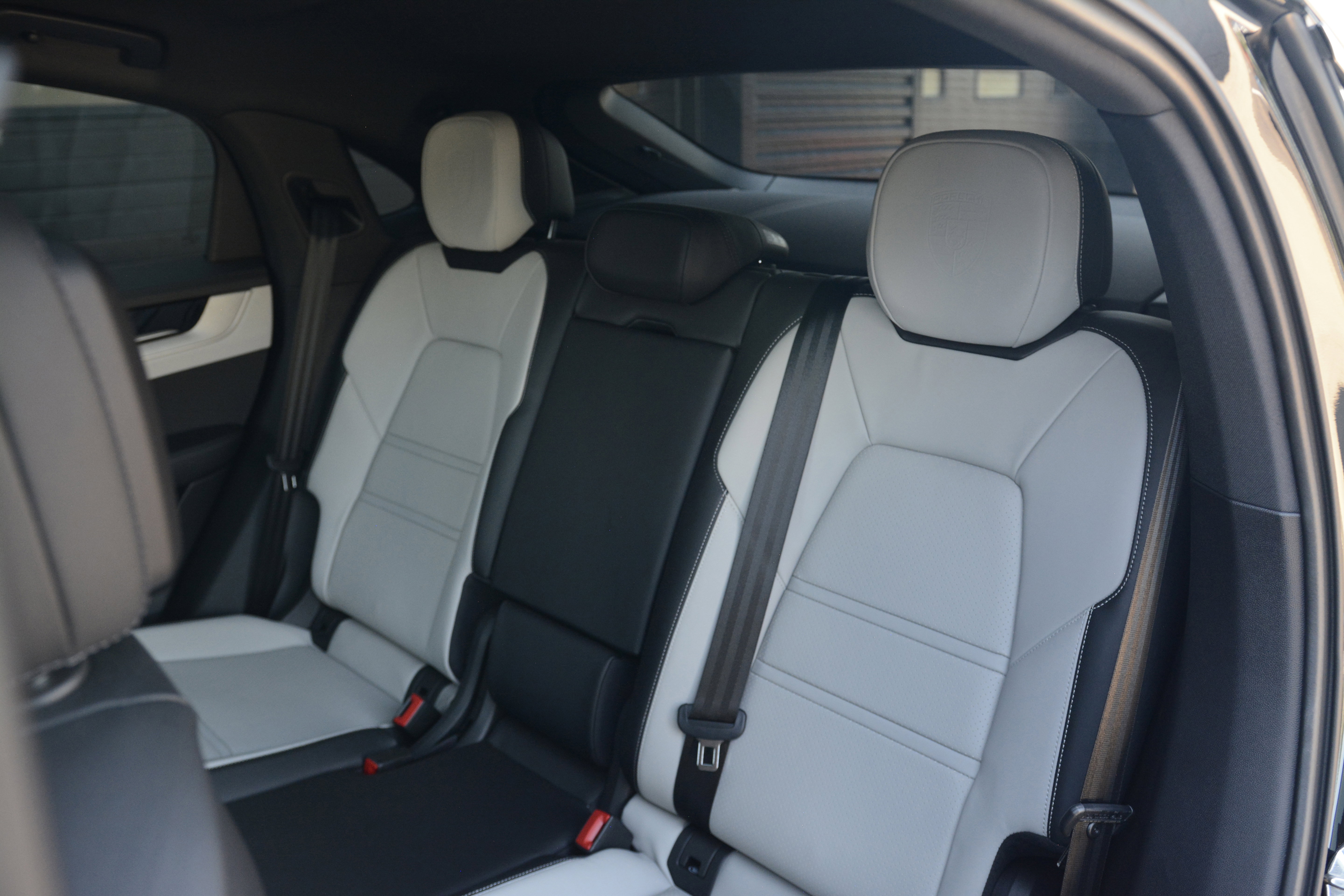 Certified 2024 Porsche Cayenne Coupe AWD/4WD image 33