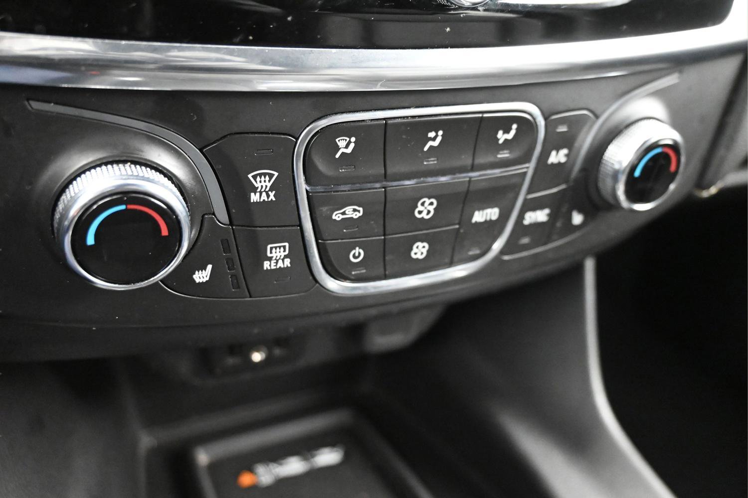 Used 2023 Chevrolet Traverse LT image 22