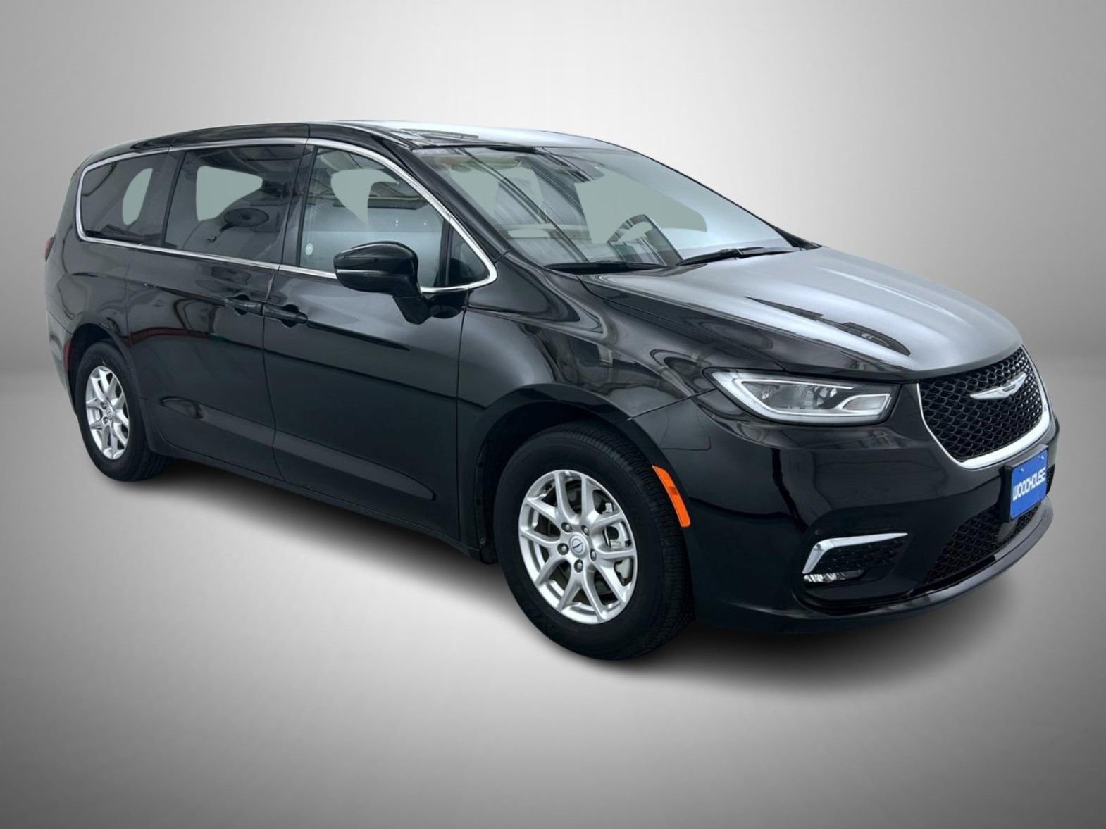 Used 2025 Chrysler Pacifica Select FWD image 3
