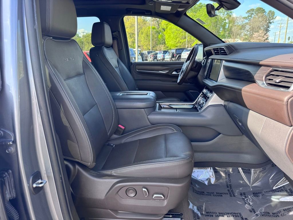 Used 2022 GMC Yukon XL Denali w/ Denali Premium Package image 28