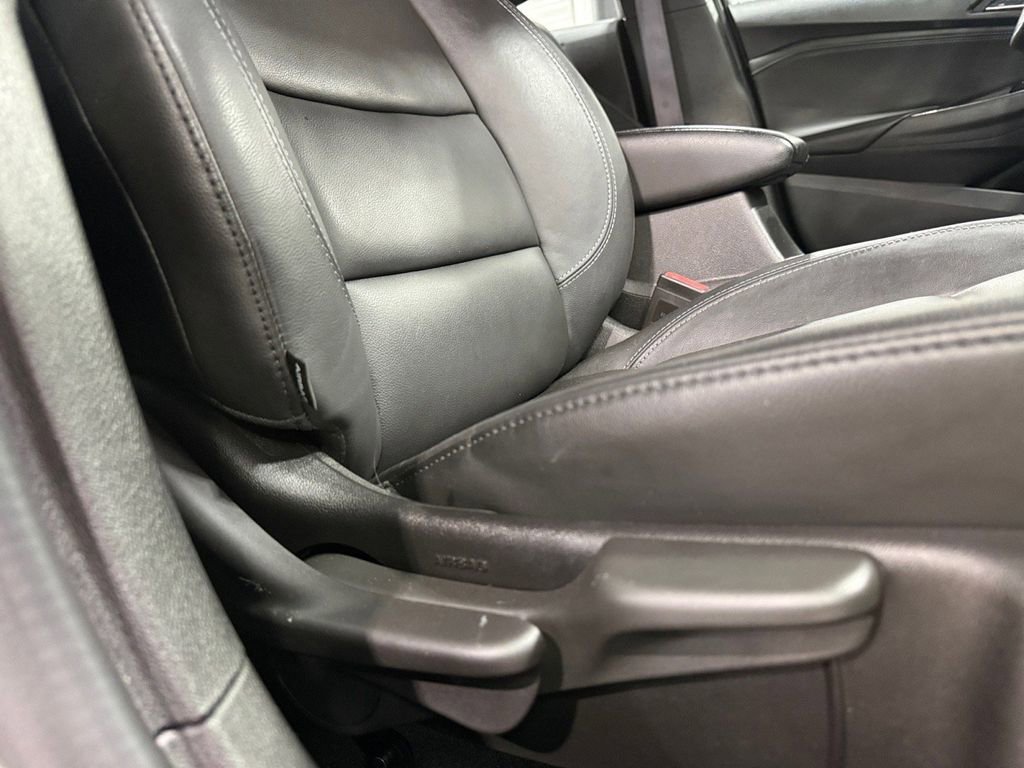 Used 2017 Chevrolet Cruze Premier FWD image 14