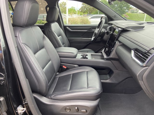 Used 2024 GMC Acadia Elevation AWD/4WD image 16
