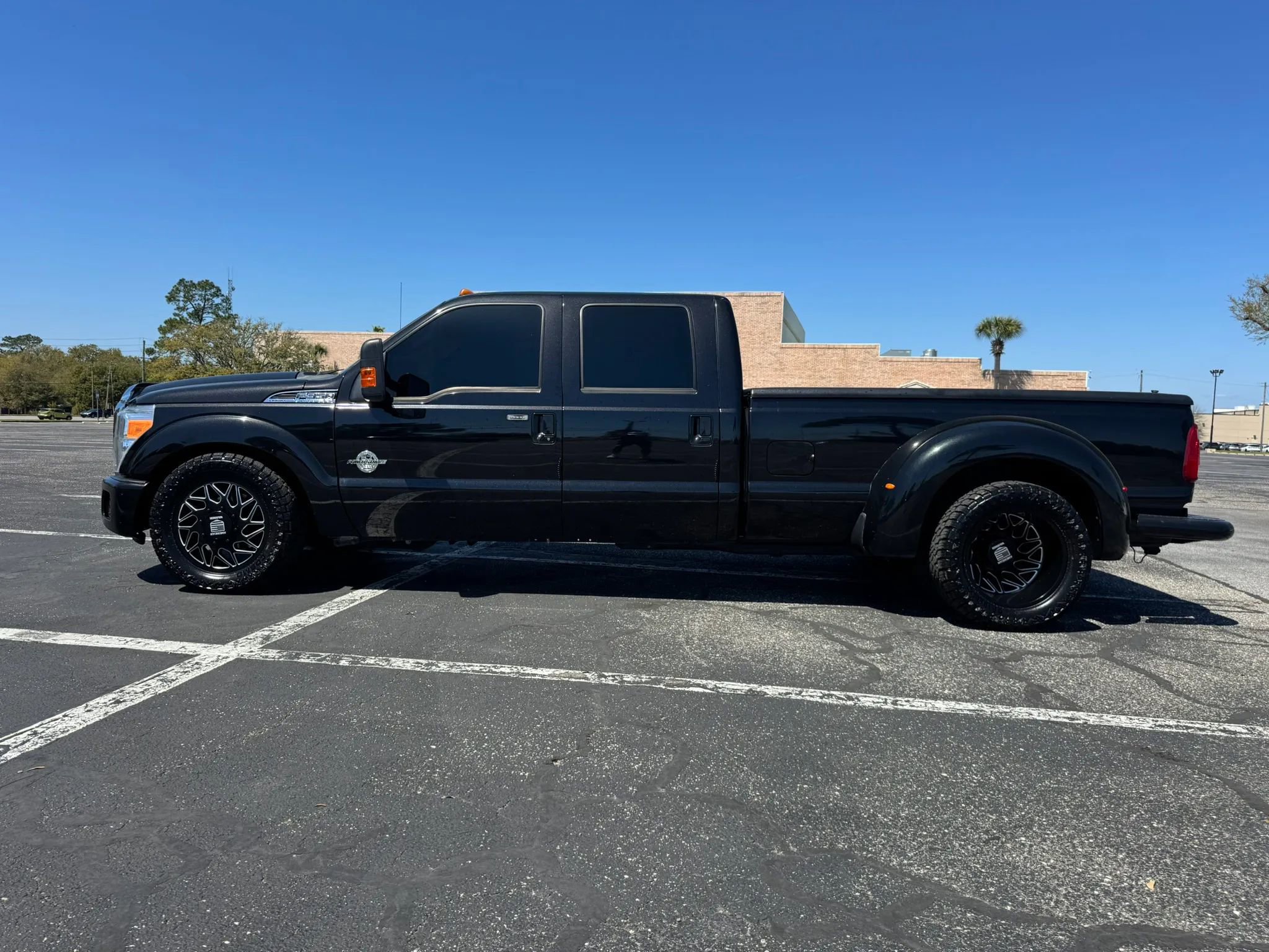 Used 2011 Ford F350 Lariat RWD image 9