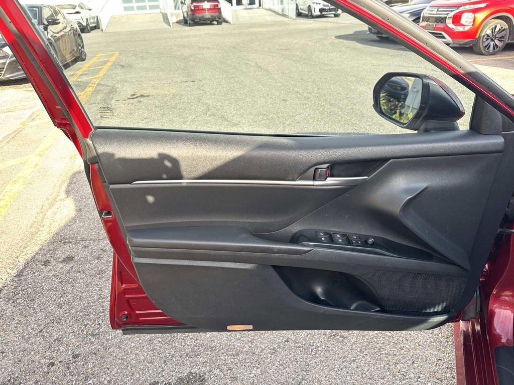 Used 2018 Toyota Camry LE FWD image 20