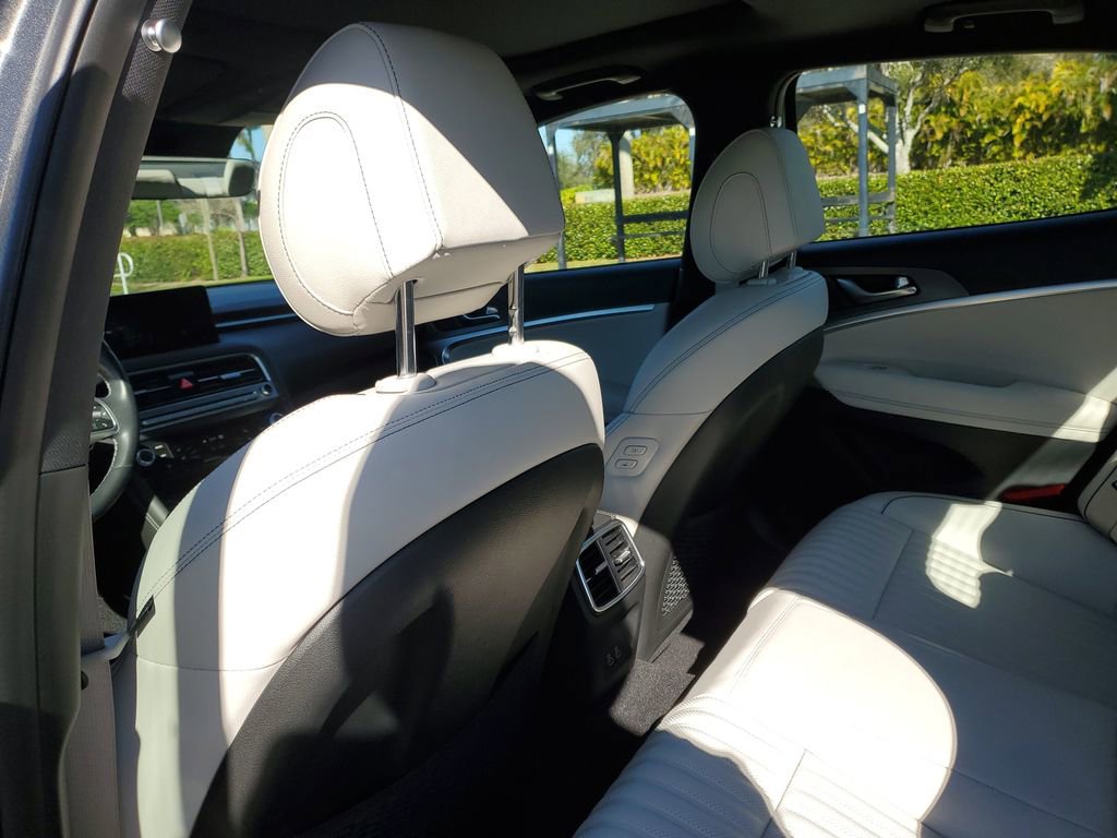 Used 2025 Genesis G70 2.5T w/ Sport Prestige Package image 10