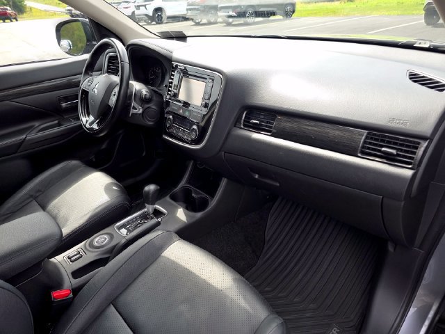 Used 2016 Mitsubishi Outlander GT AWD/4WD image 28