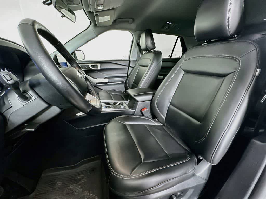 Certified 2021 Ford Explorer XLT w/ Equipment Group 202A AWD/4WD image 12