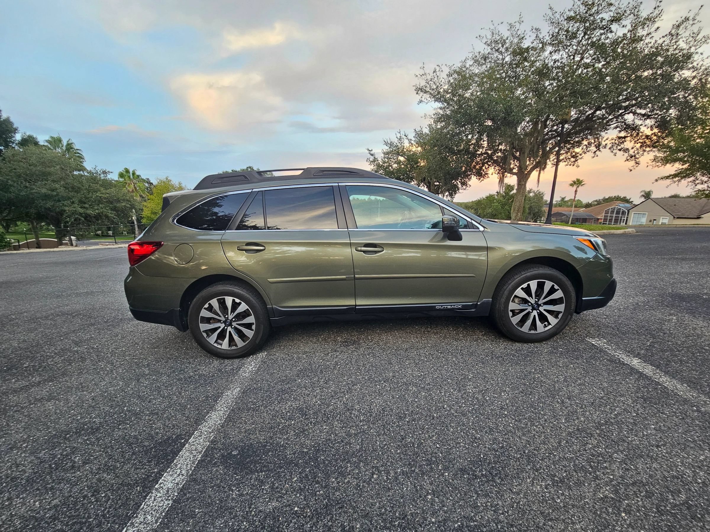 Used 2015 Subaru Outback 2.5i Limited AWD/4WD image 4