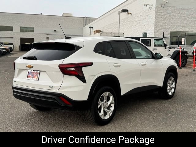 Used 2026 Chevrolet Trax LS w/ LS Convenience Package FWD image 6