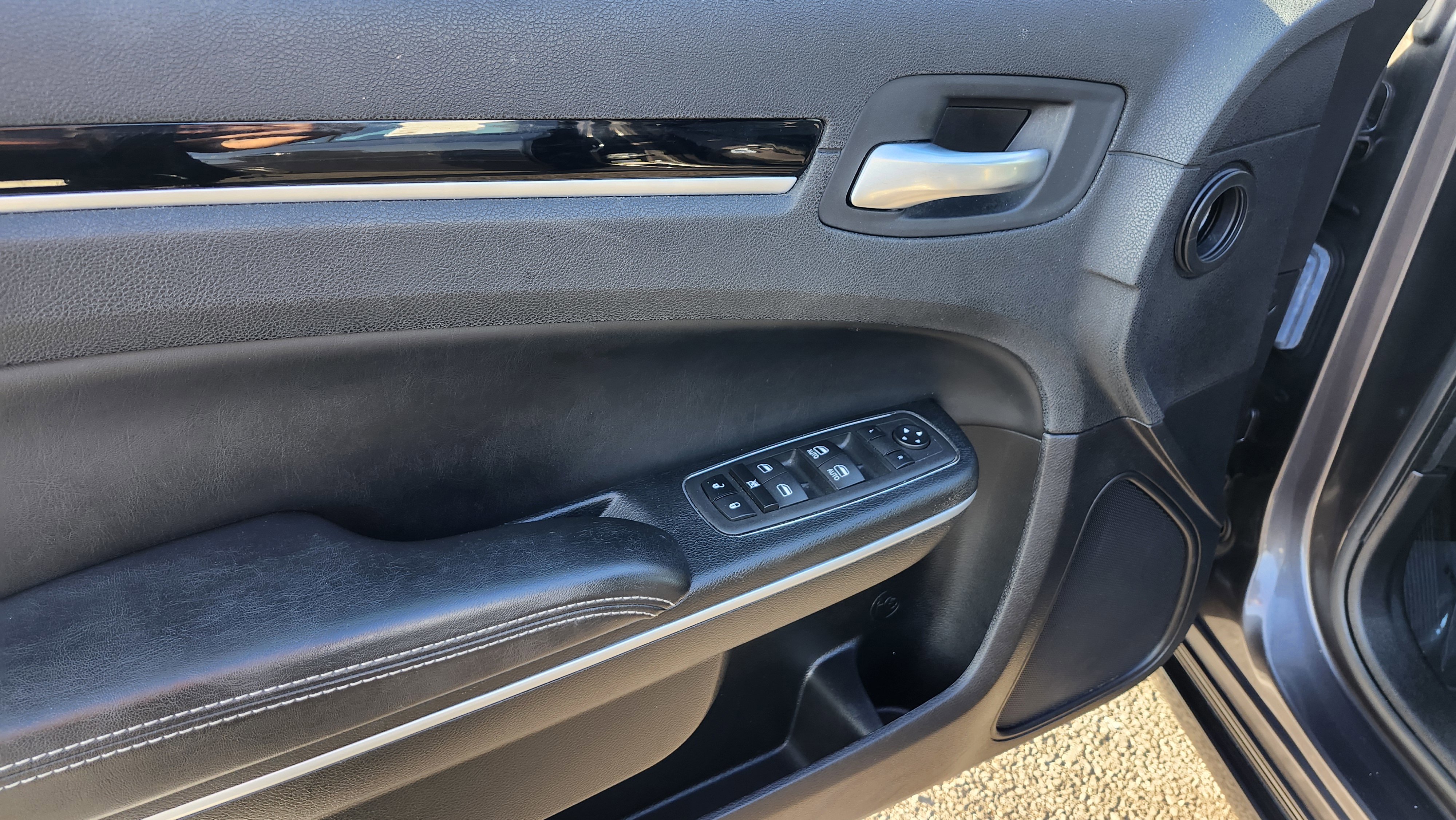 Used 2023 Chrysler 300 S image 26