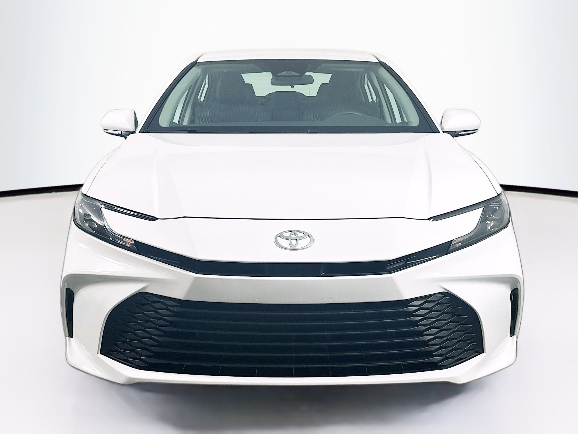 Used 2025 Toyota Camry LE image 2