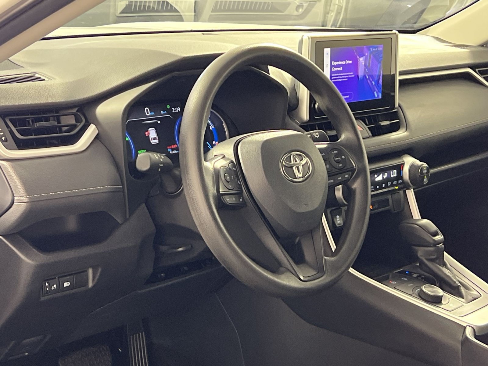 Used 2025 Toyota RAV4 XLE AWD/4WD image 16